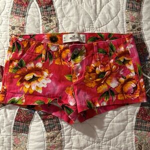 Vintage Hollister Women's Pink Floral Jean Shorts 🌺